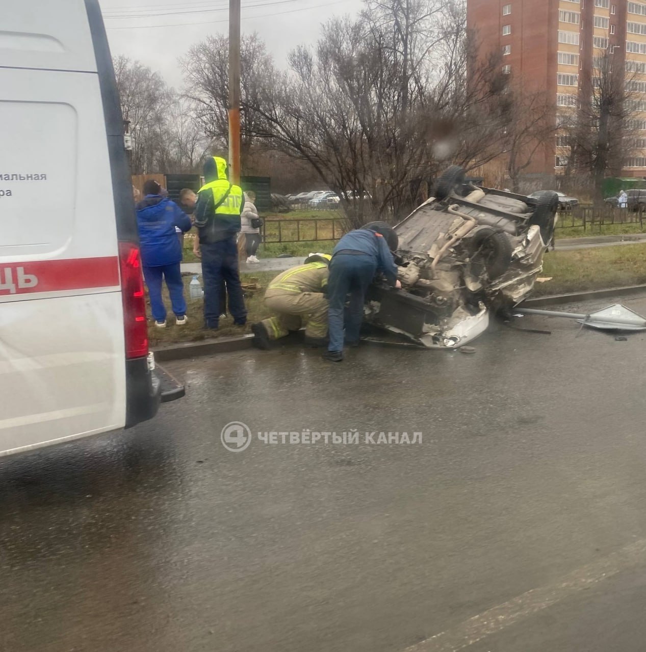 Машина перевернулась на крышу: 19-летний парень чуть не погиб в ДТП в центре Березовского Машина перевернулась на крышу: 19-летний парень чуть не погиб в ДТП в центре Березовского