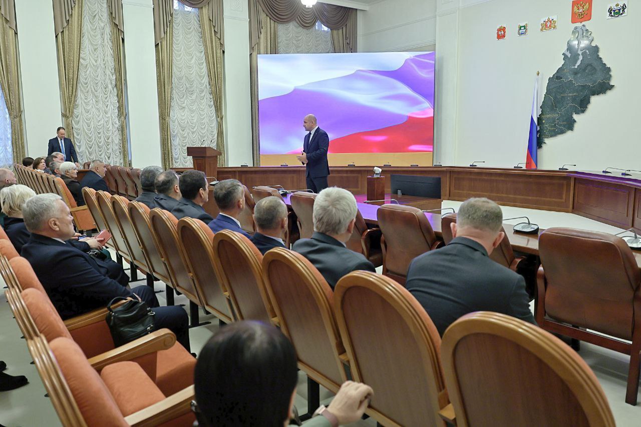 Артём Жога: Вручил награды работникам предприятий Свердловской области