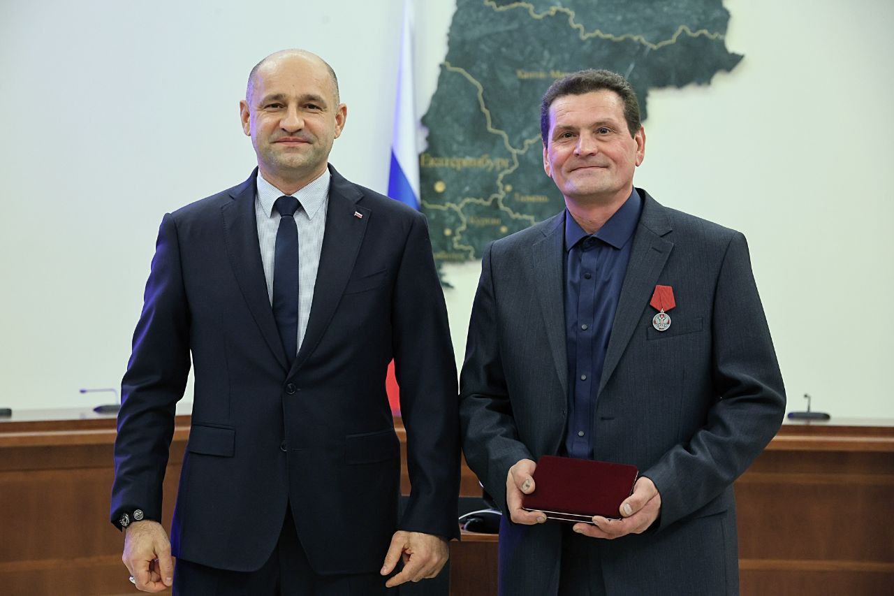 Артём Жога: Вручил награды работникам предприятий Свердловской области Артём Жога: Вручил награды работникам предприятий Свердловской области