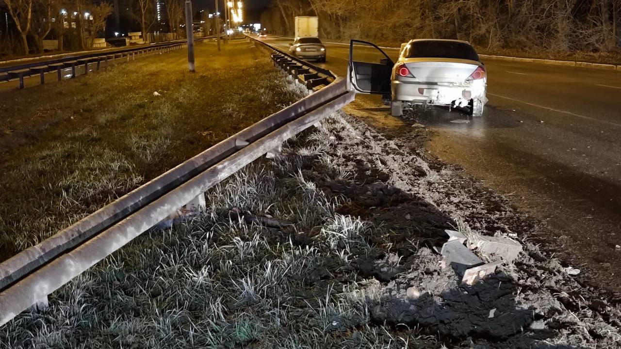 В бетонные блоки врезался пьяный водитель в Екатеринбурге В бетонные блоки врезался пьяный водитель в Екатеринбурге