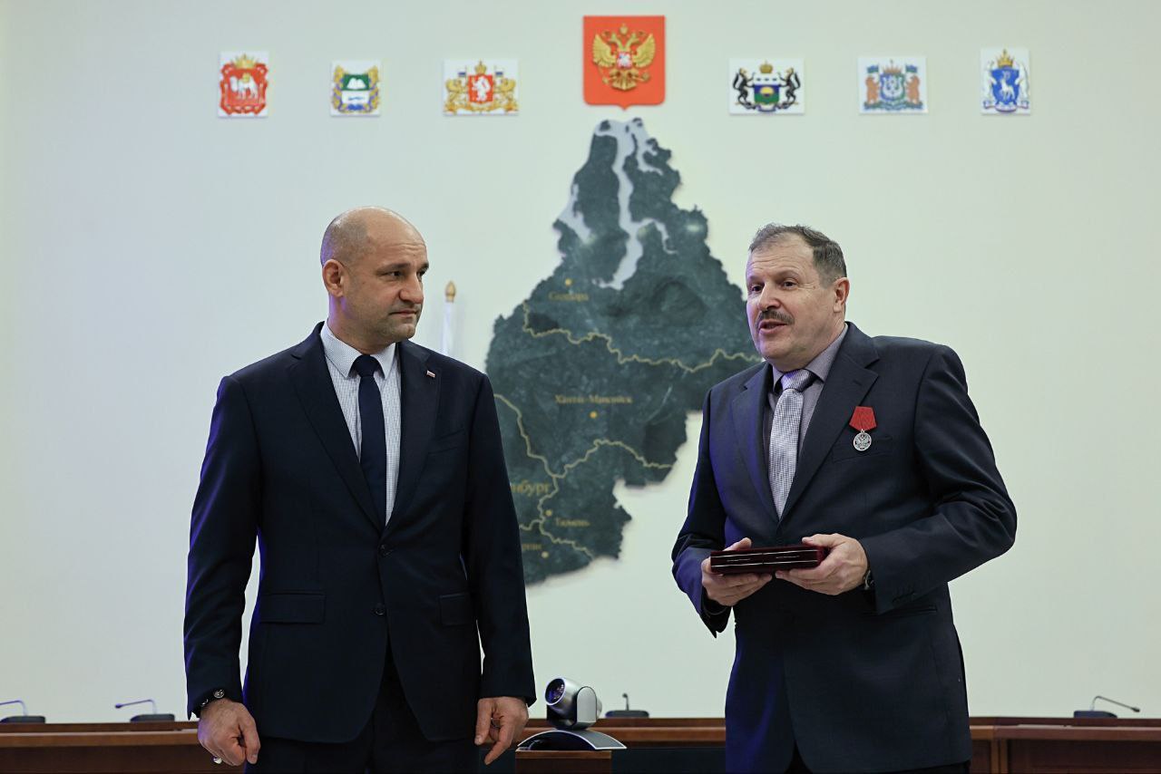 Артём Жога: Вручил награды работникам предприятий Свердловской области Артём Жога: Вручил награды работникам предприятий Свердловской области