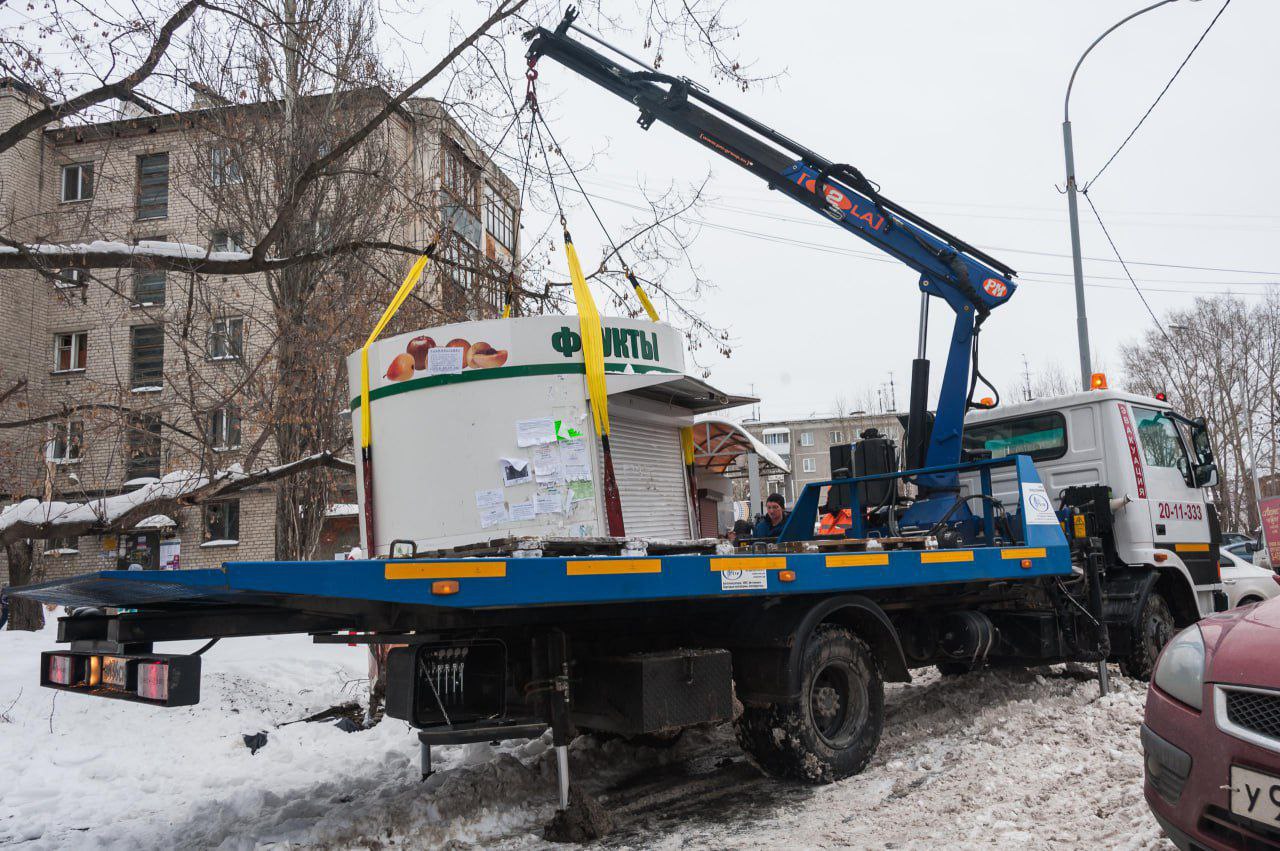 Денис Паслер поручил главе Екатеринбурга приостановить работы по демонтажу нестационарных объектов торговли