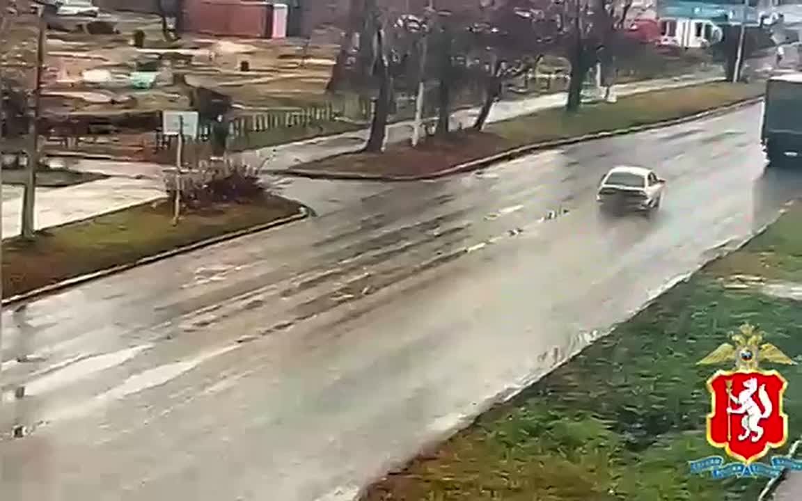 Машина перевернулась на крышу: 19-летний парень чуть не погиб в ДТП в центре Березовского