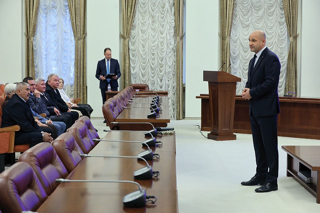 Артём Жога: Вручил награды работникам предприятий Свердловской области Артём Жога: Вручил награды работникам предприятий Свердловской области