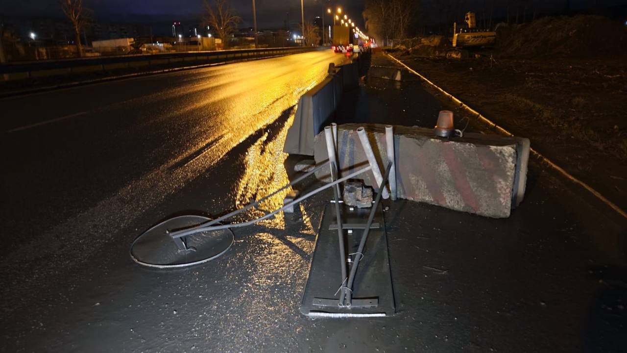 В бетонные блоки врезался пьяный водитель в Екатеринбурге В бетонные блоки врезался пьяный водитель в Екатеринбурге