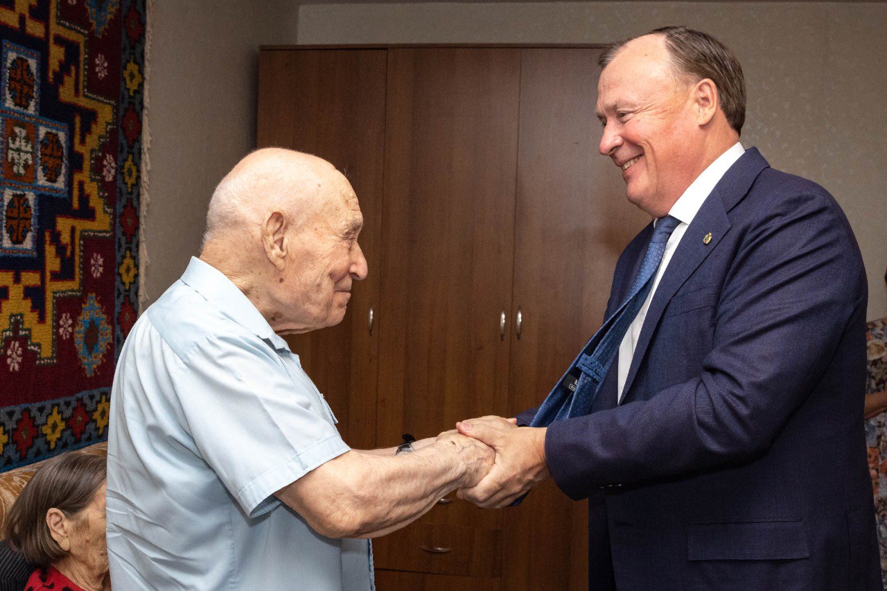 Алексей Орлов: Ветерану Великой Отечественной войны, Почётному гражданину Екатеринбурга Дмитрию Петровичу Устинову сегодня исполнился 101 год! Алексей Орлов: Ветерану Великой Отечественной войны, Почётному гражданину Екатеринбурга Дмитрию Петровичу Устинову сегодня исполнился 101 год!