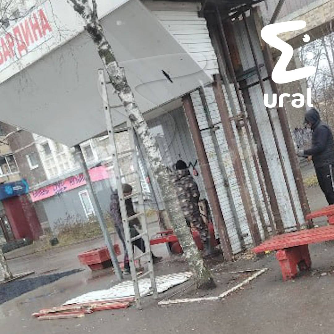 После того как в Екате убрали СОТНИ остановок вместе с ларьками, Паслер вдруг решил приостановить снос