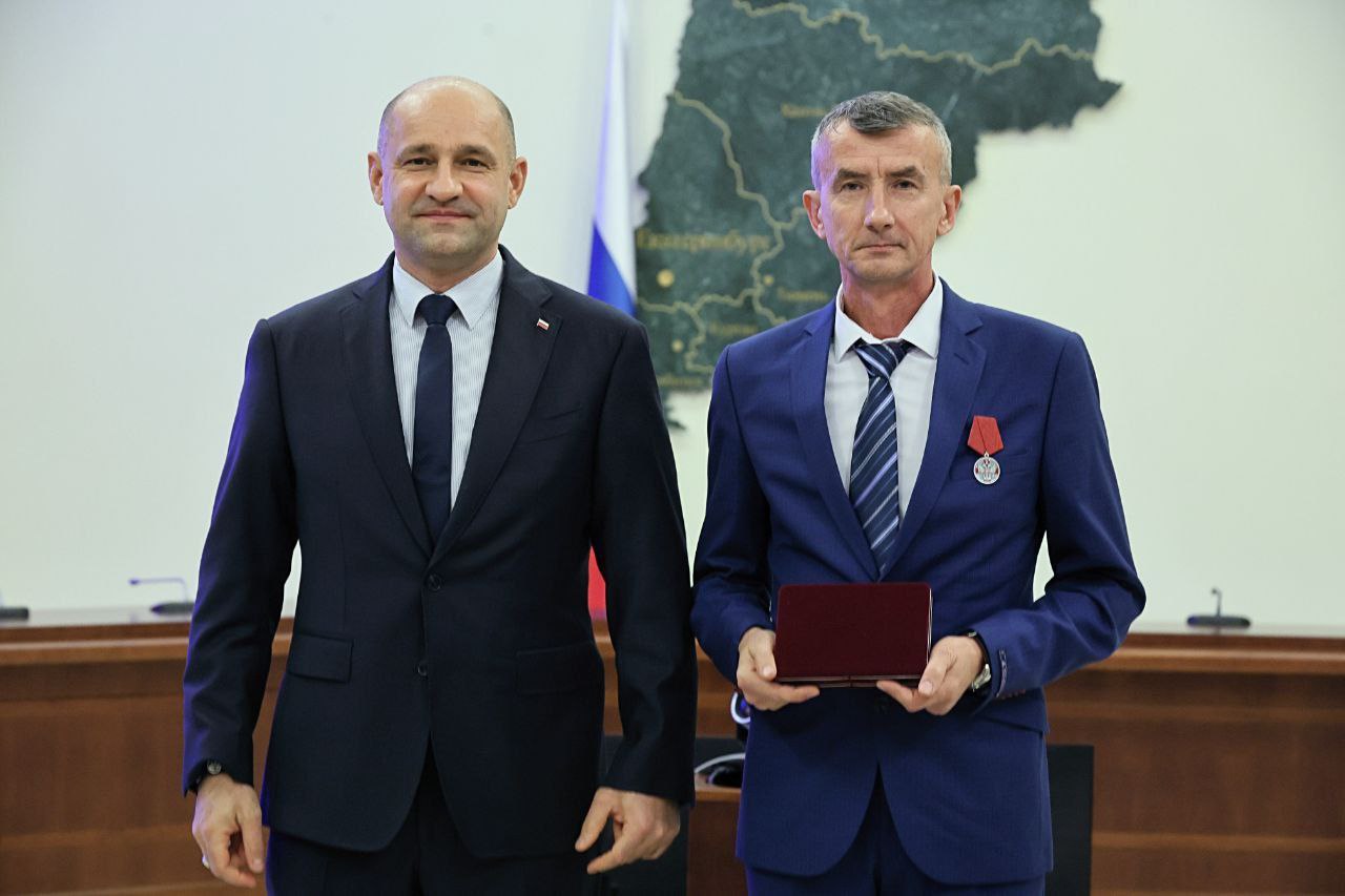 Артём Жога: Вручил награды работникам предприятий Свердловской области Артём Жога: Вручил награды работникам предприятий Свердловской области