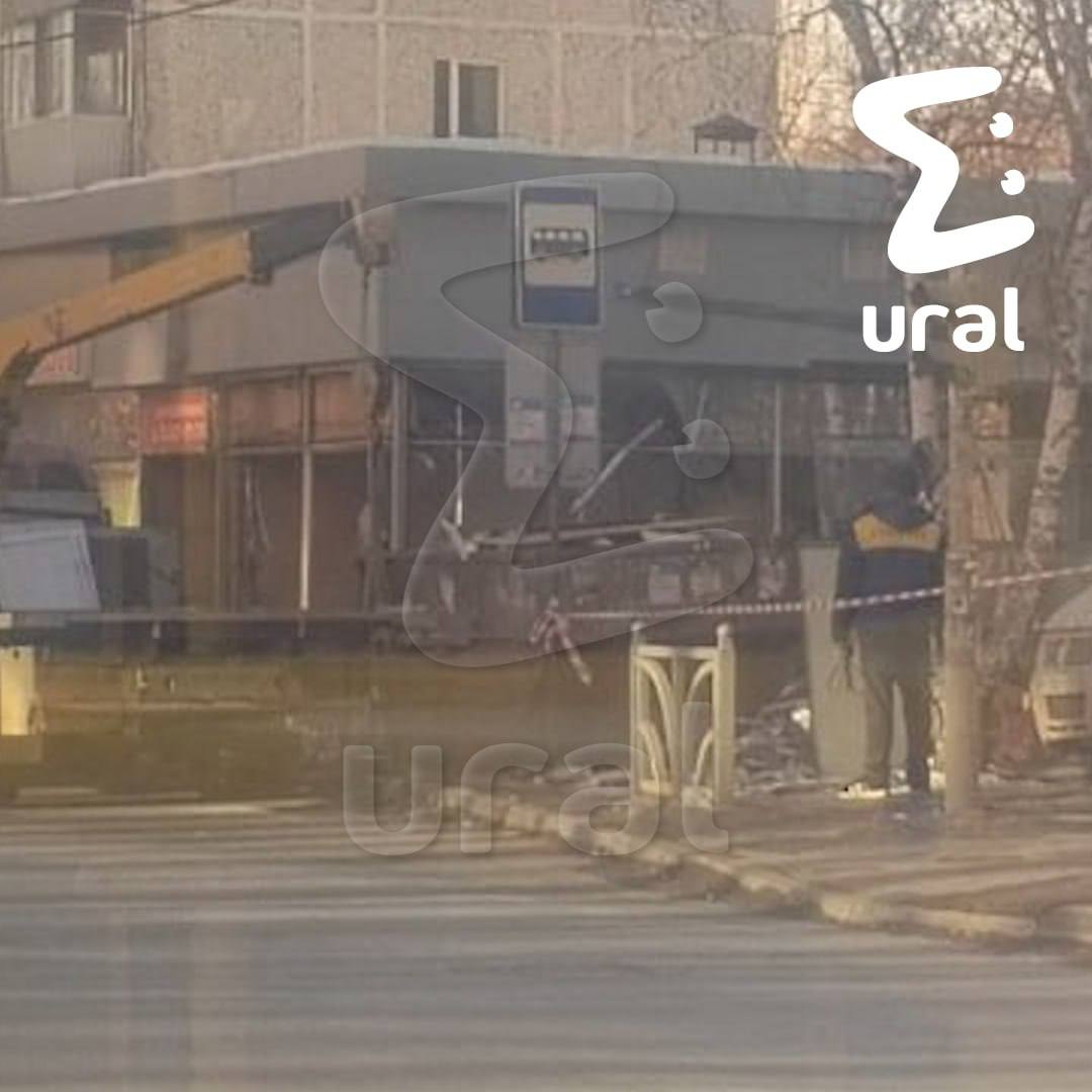 После того как в Екате убрали СОТНИ остановок вместе с ларьками, Паслер вдруг решил приостановить снос После того как в Екате убрали СОТНИ остановок вместе с ларьками, Паслер вдруг решил приостановить снос