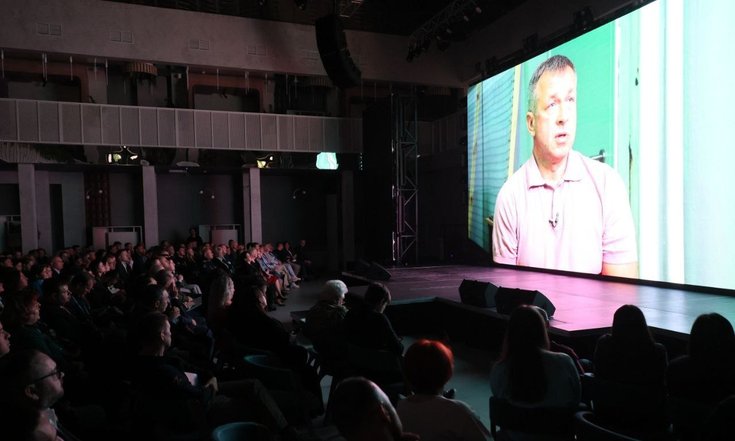 Полномочный представитель Президента России в Уральском федеральном округе Артем Жога дал старт IV Форуму «Патриоты Урала», который проходит в городе Новый Уренгой Ямало-Ненецкого автономного округа Полномочный представитель Президента России в Уральском федеральном округе Артем Жога дал старт IV Форуму «Патриоты Урала», который проходит в городе Новый Уренгой Ямало-Ненецкого автономного округа