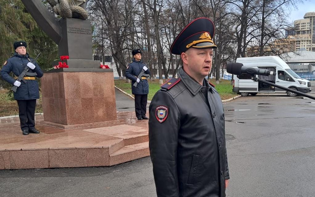 8 ноября в России проводятся мероприятия, посвященные Дню памяти сотрудников МВД, погибших при исполнении служебного долга