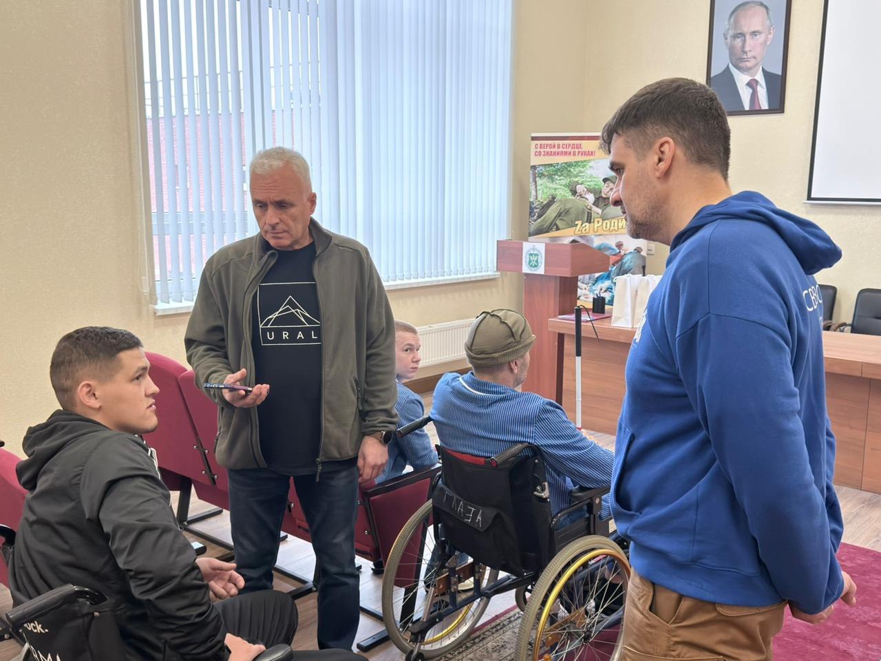 Делегация Представительства губернатора Свердловской области навестила уральских военнослужащих в госпитале в Ростове-на-Дону Делегация Представительства губернатора Свердловской области навестила уральских военнослужащих в госпитале в Ростове-на-Дону