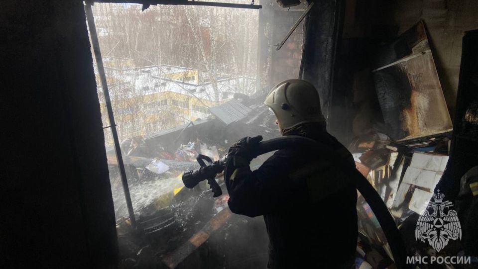 Квартира на площади в 40 квадратных метров горела сегодня на улице Ломоносова в Екатеринбурге