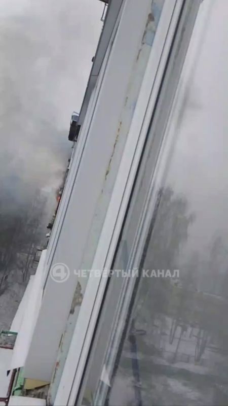 Квартира загорелась в многоэтажке: жильцы слышали хлопки