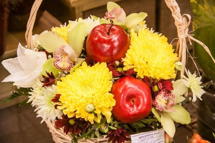 Никогда не ставьте букет цветов рядом с фруктовой тарелкой: хитрый трюк для длительной свежести