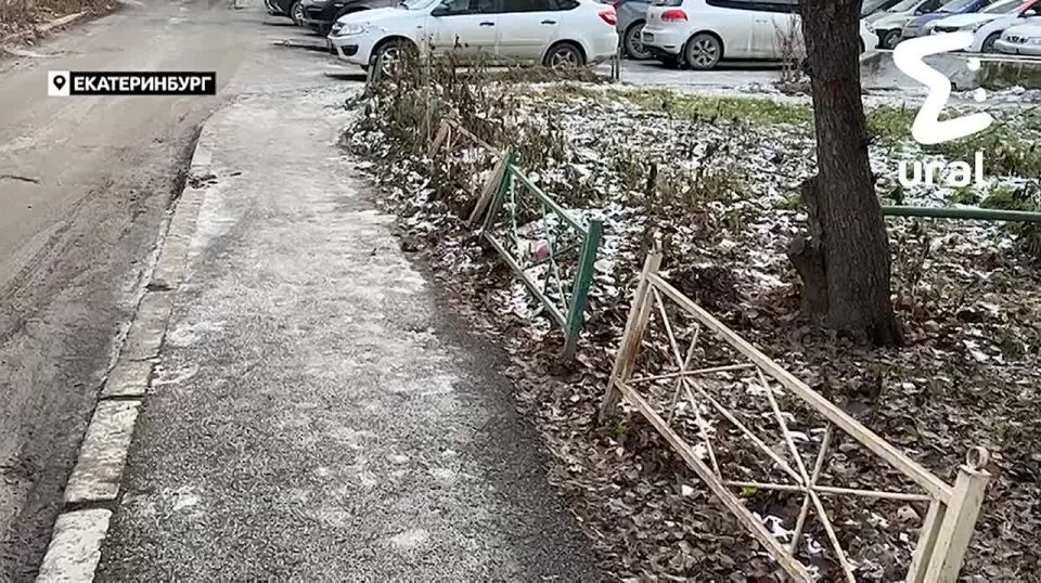 Екатеринбург тем временем превратился в огромный каток