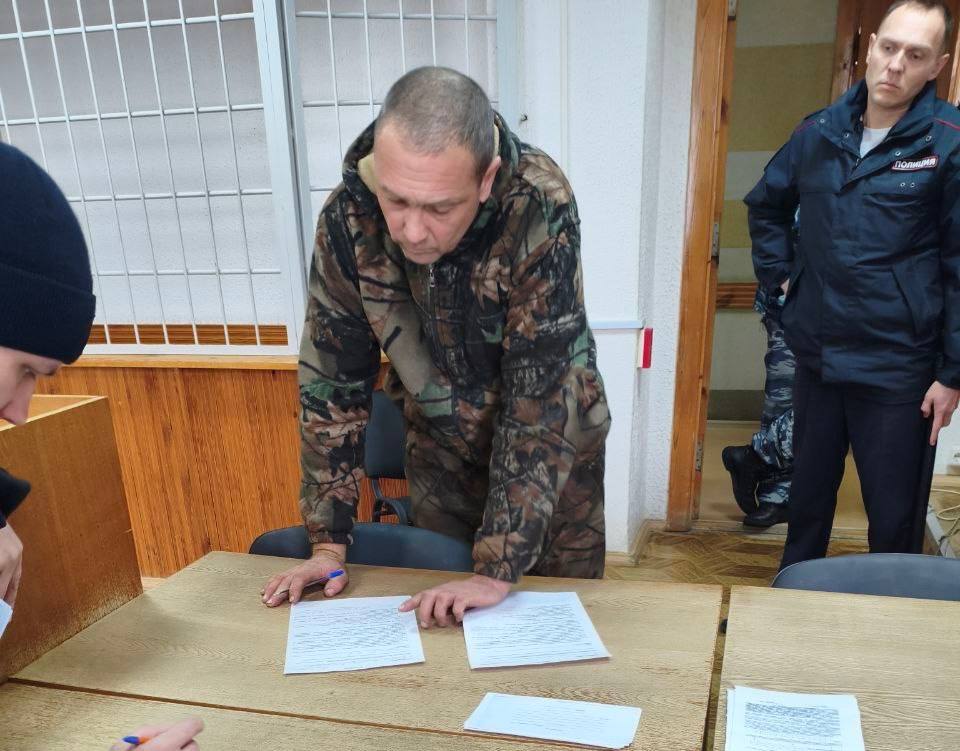 В Новоуральске бывший главный специалист территориального отдела регионального министерства агропромышленного комплекса и потребительского рынка осужден за получение взяток и служебный подлог