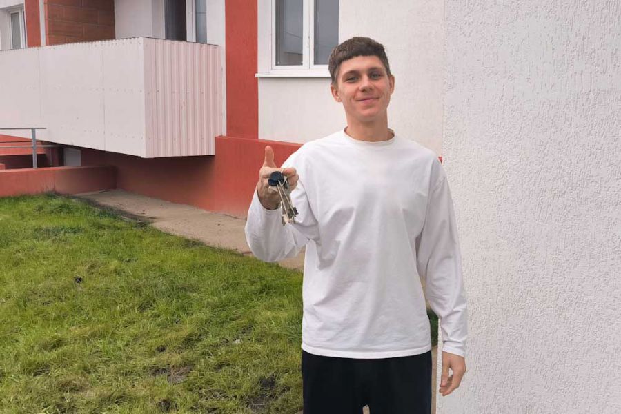 Ключи от новых квартир в Нижнем Тагиле получили 160 детей-сирот и детей, которые остались без попечения родителей Ключи от новых квартир в Нижнем Тагиле получили 160 детей-сирот и детей, которые остались без попечения родителей