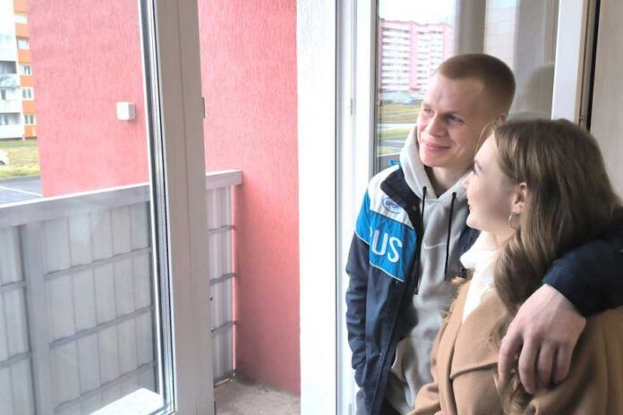 Ключи от новых квартир в Нижнем Тагиле получили 160 детей-сирот и детей, которые остались без попечения родителей