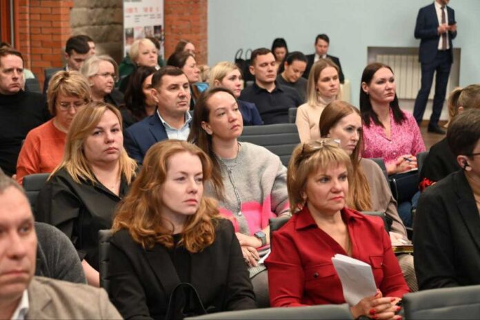 Актуальные темы применения труда иностранцев из стран дальнего и ближнего зарубежья обсуждают свердловские работодатели на XII ежегодном обучающем семинаре Актуальные темы применения труда иностранцев из стран дальнего и ближнего зарубежья обсуждают свердловские работодатели на XII ежегодном обучающем семинаре