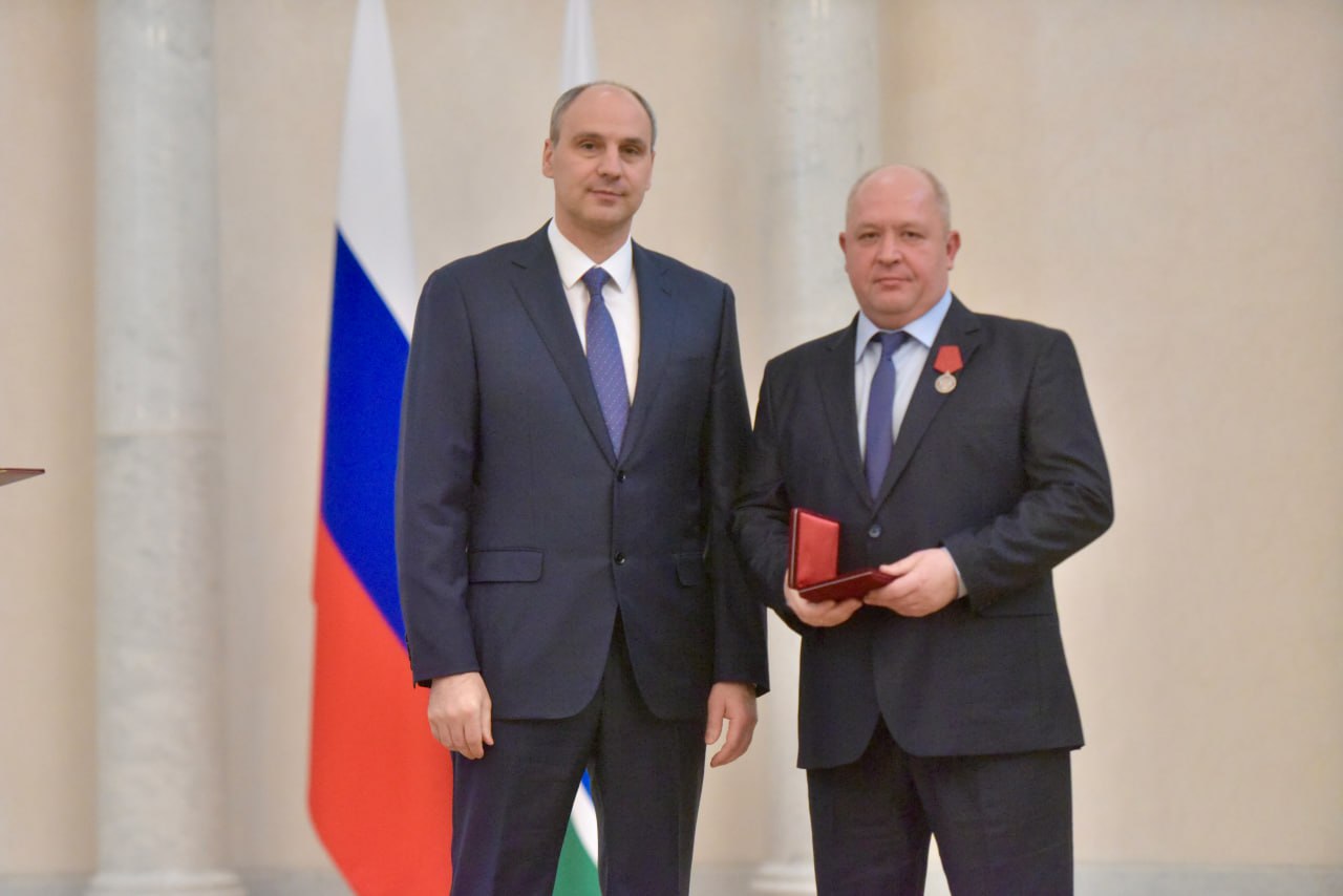 Губернатор Свердловской области Денис Паслер вручил государственные и региональные награды выдающимся уральцам Губернатор Свердловской области Денис Паслер вручил государственные и региональные награды выдающимся уральцам