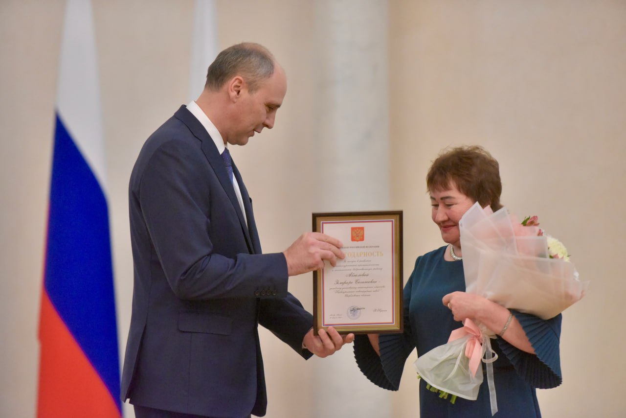 Губернатор Свердловской области Денис Паслер вручил государственные и региональные награды выдающимся уральцам Губернатор Свердловской области Денис Паслер вручил государственные и региональные награды выдающимся уральцам