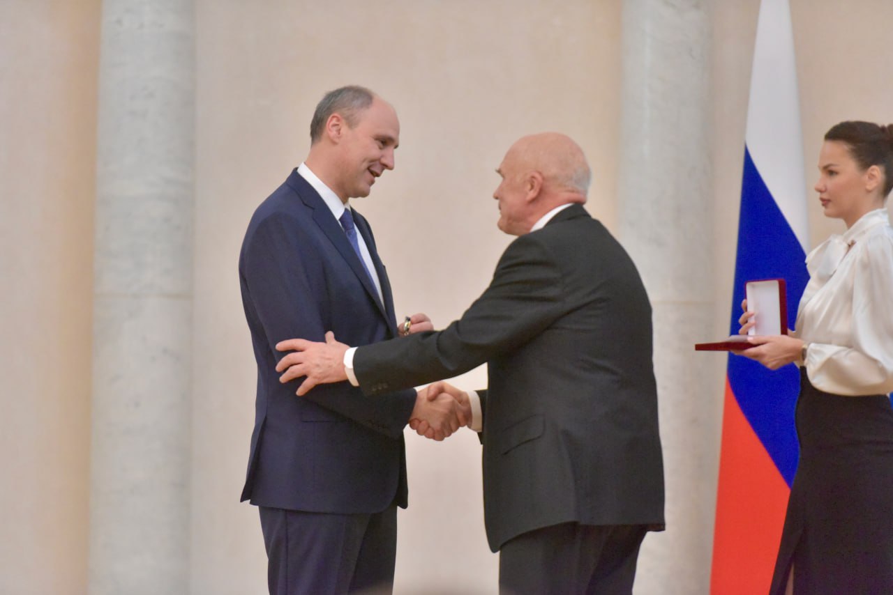 Губернатор Свердловской области Денис Паслер вручил государственные и региональные награды выдающимся уральцам Губернатор Свердловской области Денис Паслер вручил государственные и региональные награды выдающимся уральцам