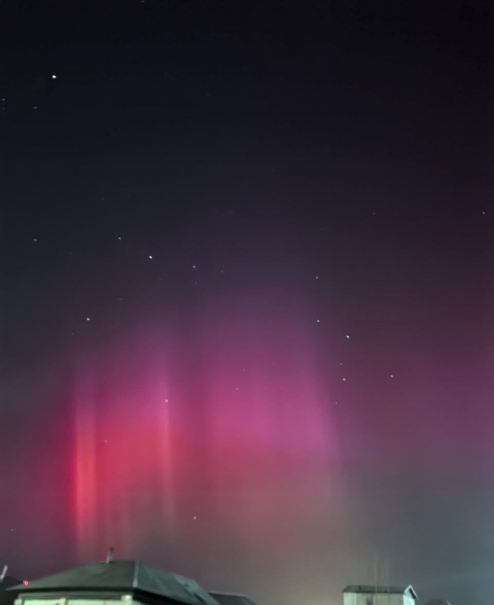 Над Свердловской областью зажглось розовое полярное сияние Над Свердловской областью зажглось розовое полярное сияние