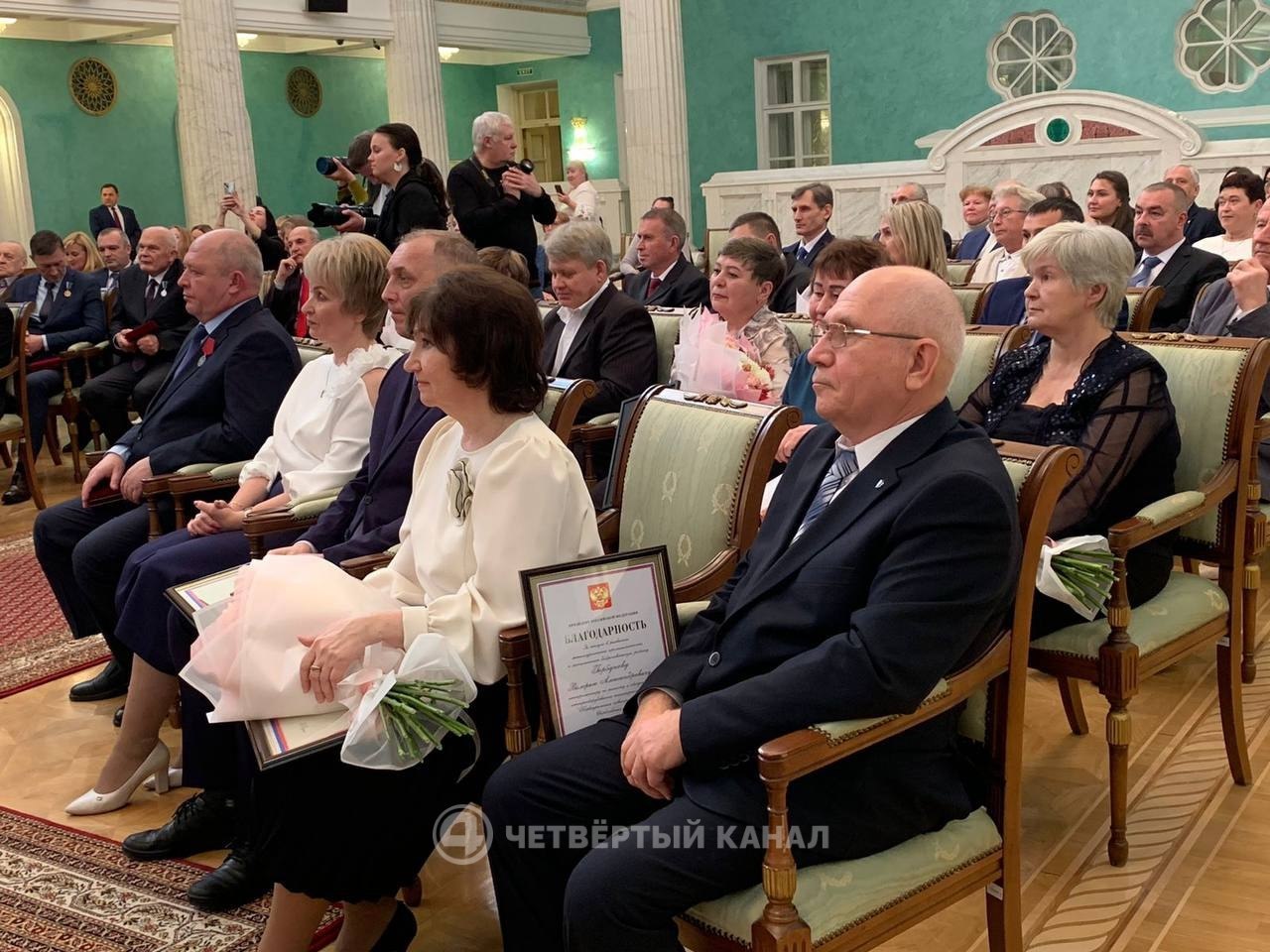 Более 40 уральцев получили сегодня государственные награды Более 40 уральцев получили сегодня государственные награды