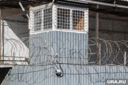 В свердловскую колонию, где был бунт, попытались провезти автомат с гранатой