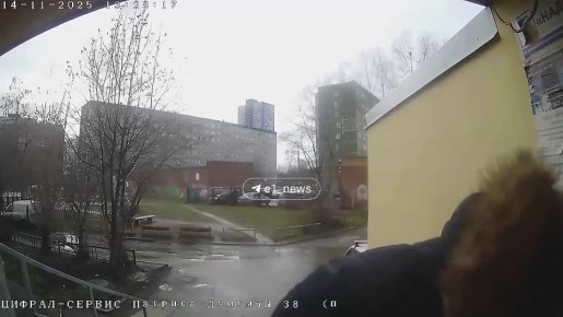 Отец жестоко избил дочку возле подъезда в Екатеринбурге