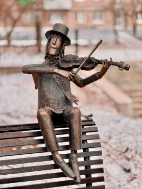 Владислав Пинаев: Успешной пятницы, друзья!. Знаете, в каком уголке города расположена эта скульптура?