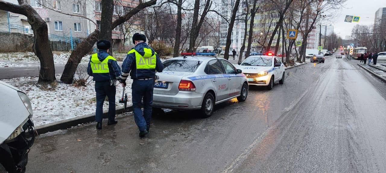 «Она очень спешила в школу» «Она очень спешила в школу»