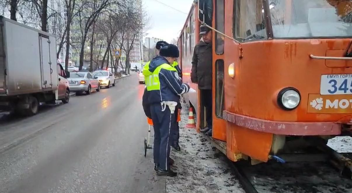 Трамвай сбил девочку в Екатеринбурге