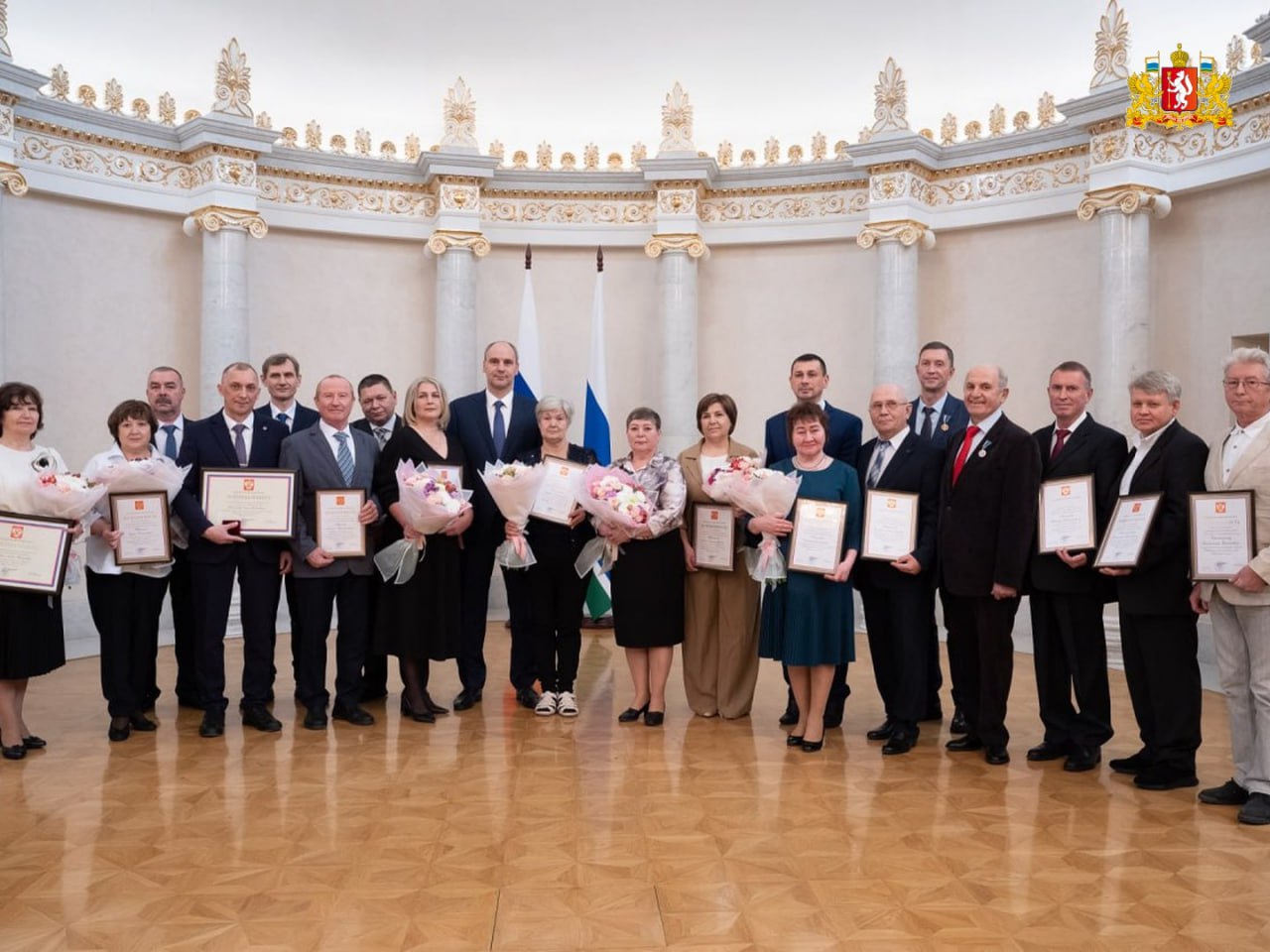 Сила региона — в людях!. Денис Паслер накануне вручил федеральные и региональные награды выдающимся уральцам, которые достигли выдающихся результатов в сферах промышленности, науки, образования, культуры и спорта Сила региона — в людях!. Денис Паслер накануне вручил федеральные и региональные награды выдающимся уральцам, которые достигли выдающихся результатов в сферах промышленности, науки, образования, культуры и спорта