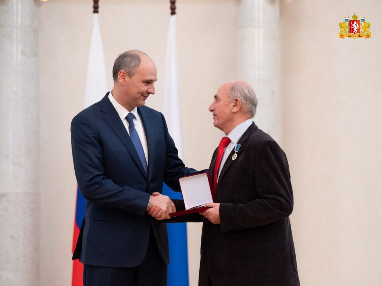 Сила региона — в людях!. Денис Паслер накануне вручил федеральные и региональные награды выдающимся уральцам, которые достигли выдающихся результатов в сферах промышленности, науки, образования, культуры и спорта Сила региона — в людях!. Денис Паслер накануне вручил федеральные и региональные награды выдающимся уральцам, которые достигли выдающихся результатов в сферах промышленности, науки, образования, культуры и спорта