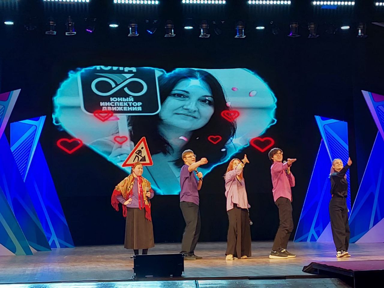 Звездное жюри определило победителей регионального конкурса КВН «Лига дорожной грамотности» в Свердловской области Звездное жюри определило победителей регионального конкурса КВН «Лига дорожной грамотности» в Свердловской области