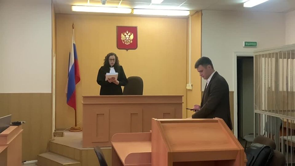 Верх-Исетский райсуд Екатеринбурга оштрафовал куратора киноклуба Ельцин-центра Вячеслава Шмырова на 45 тыс