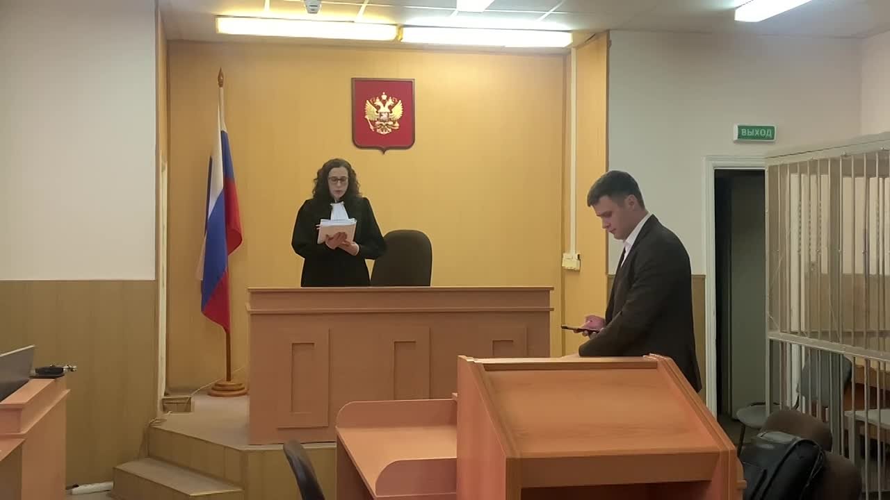 Верх-Исетский райсуд Екатеринбурга оштрафовал куратора киноклуба Ельцин-центра Вячеслава Шмырова на 45 тыс