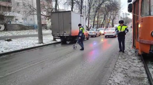 Госавтоинспекция проводит проверку по факту наезда трамвая на школьницу