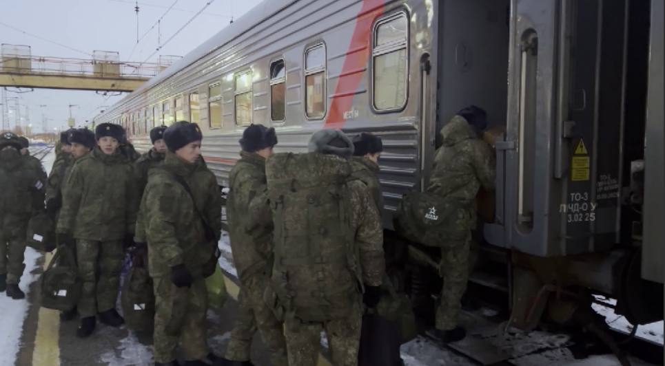Первый эшелон с уральскими новобранцами отправился на Дальний Восток