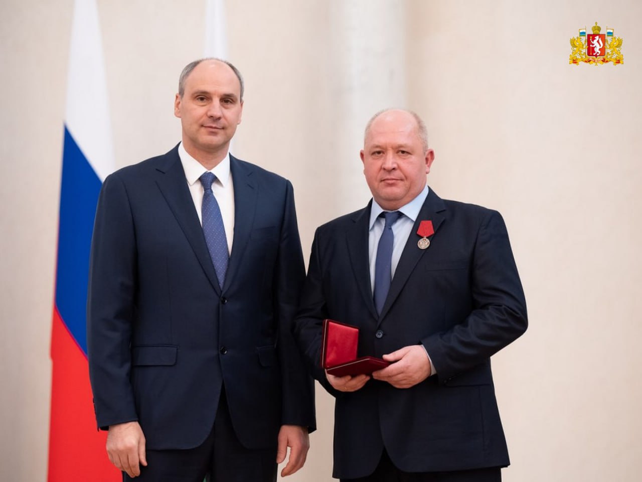 Сила региона — в людях!. Денис Паслер накануне вручил федеральные и региональные награды выдающимся уральцам, которые достигли выдающихся результатов в сферах промышленности, науки, образования, культуры и спорта Сила региона — в людях!. Денис Паслер накануне вручил федеральные и региональные награды выдающимся уральцам, которые достигли выдающихся результатов в сферах промышленности, науки, образования, культуры и спорта