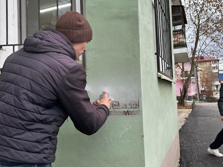 В Первоуральске закрасили более 50 надписей с рекламой запрещённых веществ