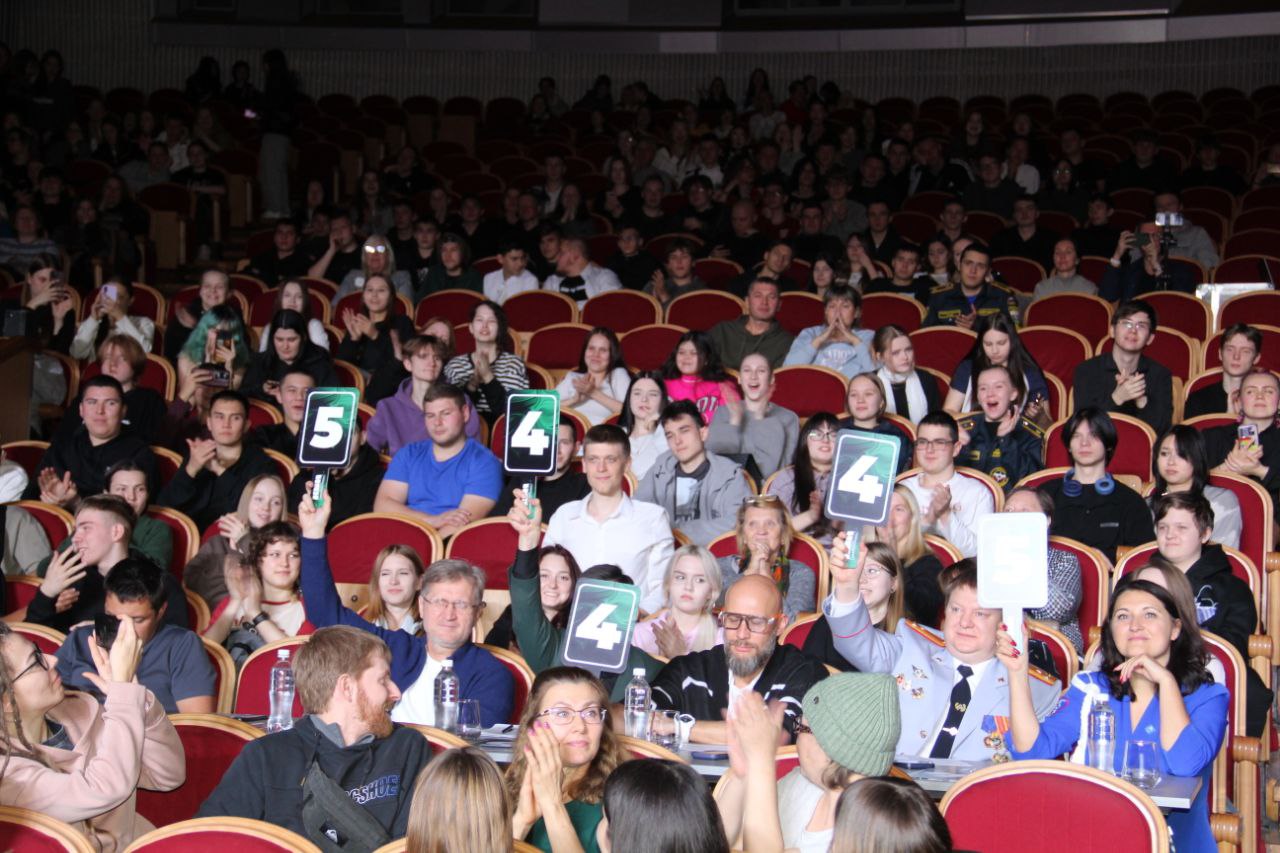 Звездное жюри определило победителей регионального конкурса КВН «Лига дорожной грамотности» в Свердловской области Звездное жюри определило победителей регионального конкурса КВН «Лига дорожной грамотности» в Свердловской области