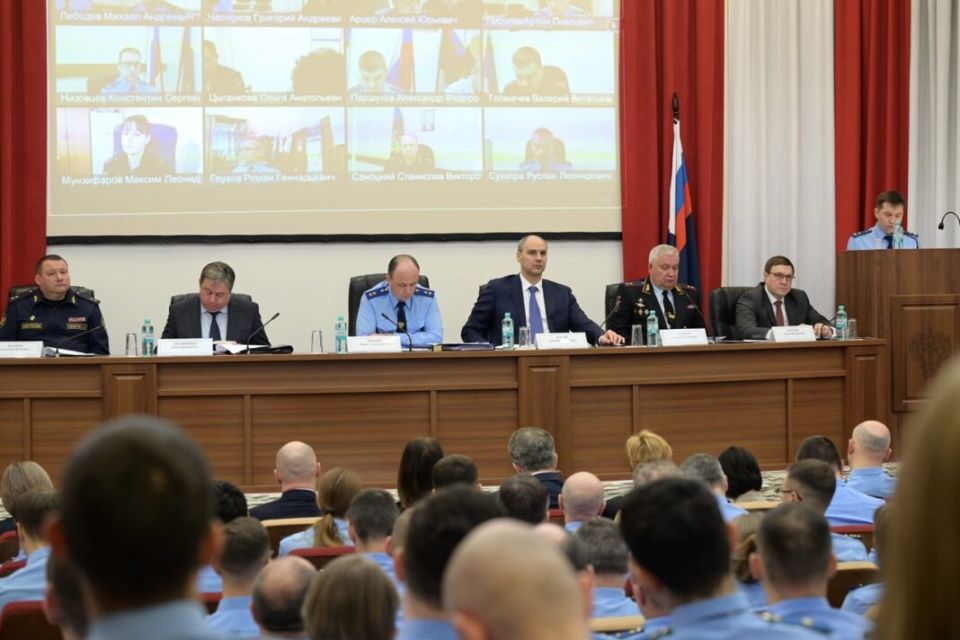 Губернатор Свердловской области Денис Паслер принял участие в межведомственном совещании правоохранительных органов под председательством прокурора региона Бориса Крылова