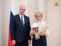 Сила региона — в людях!. Денис Паслер накануне вручил федеральные и региональные награды выдающимся уральцам, которые достигли выдающихся результатов в сферах промышленности, науки, образования, культуры и спорта