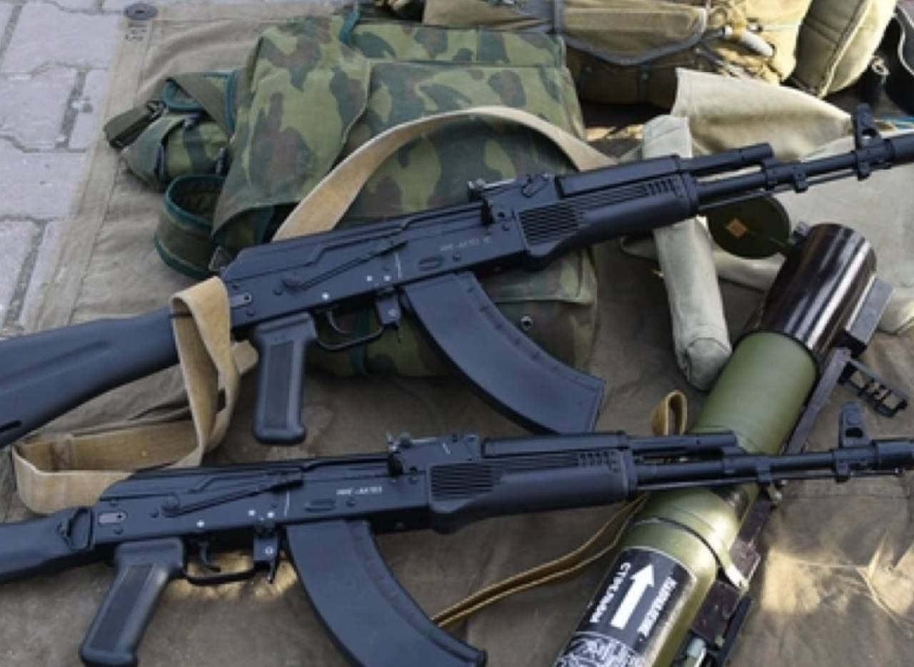 Автомат и гранату пытались провезти в колонию в Каменске-Уральском