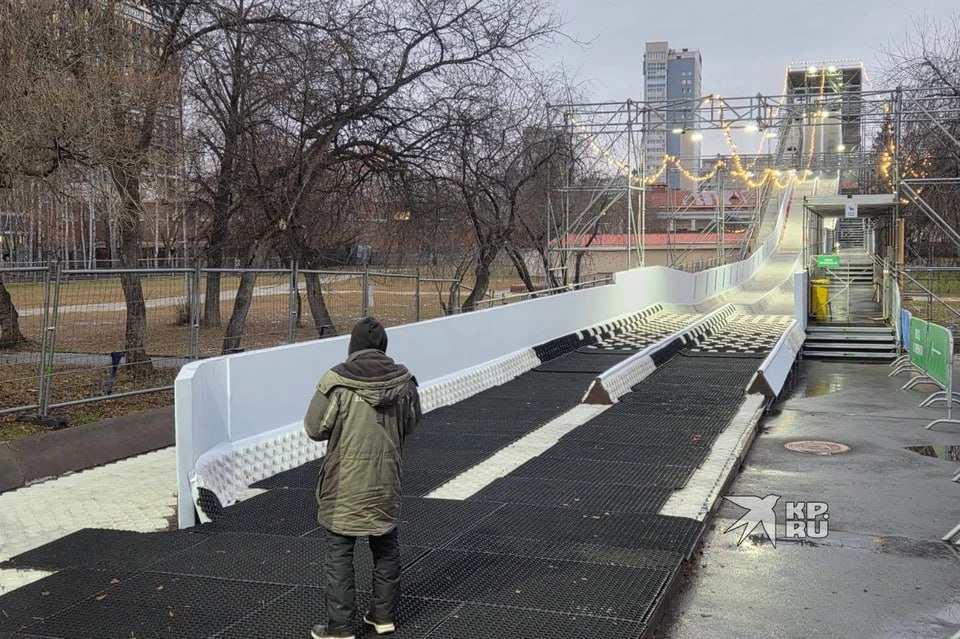 В Екатеринбурге открылась горка высотой с пятиэтажный дом