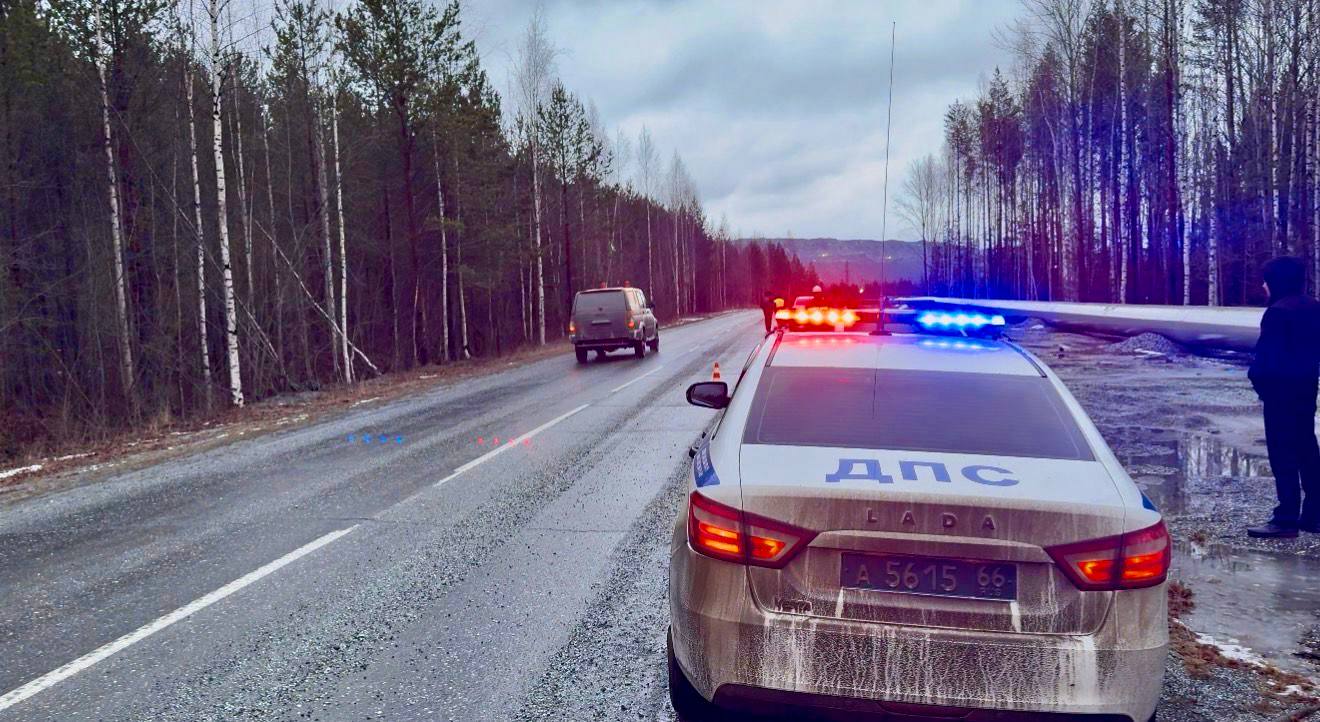 В Качканаре автоинспекторы устанавливают обстоятельства ДТП с погибшим пешеходом В Качканаре автоинспекторы устанавливают обстоятельства ДТП с погибшим пешеходом