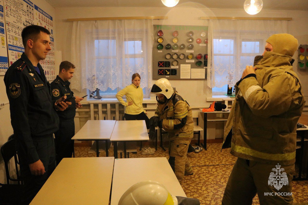 Состязания юных пожарных. На днях в ЦТР «Гармония» на базе Станции юных техников состоялись командные соревнования Дружин юных пожарных среди школ Тавдинского МО. Соревнования стали настоящим испытанием для юных героев, в... Состязания юных пожарных. На днях в ЦТР «Гармония» на базе Станции юных техников состоялись командные соревнования Дружин юных пожарных среди школ Тавдинского МО. Соревнования стали настоящим испытанием для юных героев, в...